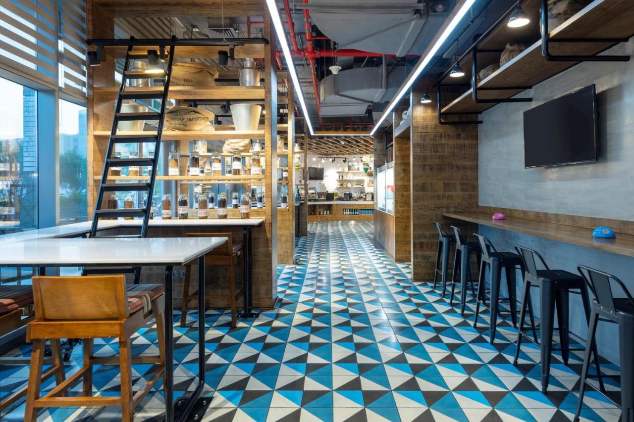 多哈皇冠假日酒店 - 商业公园 外观 照片 The interior of the restaurant