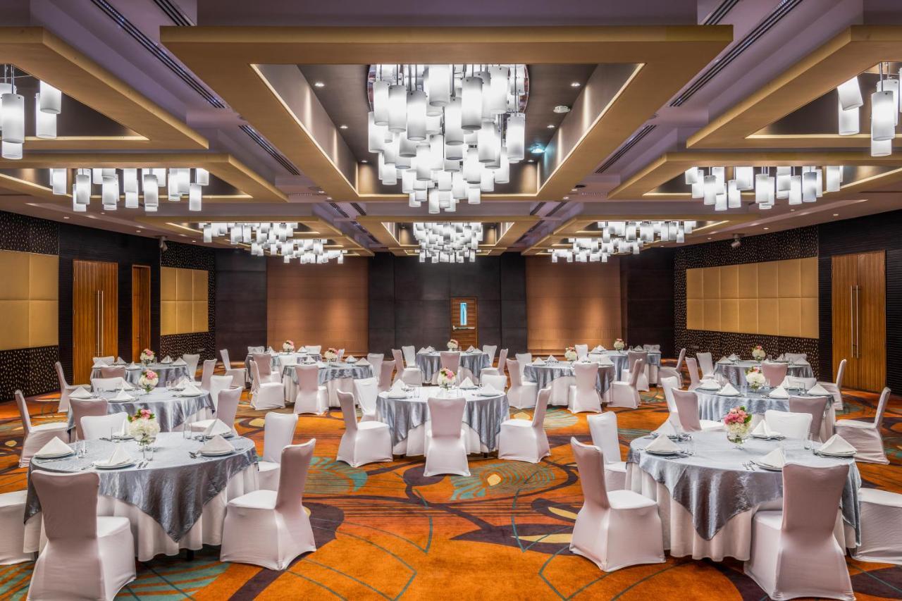 多哈皇冠假日酒店 - 商业公园 外观 照片 The ballroom
