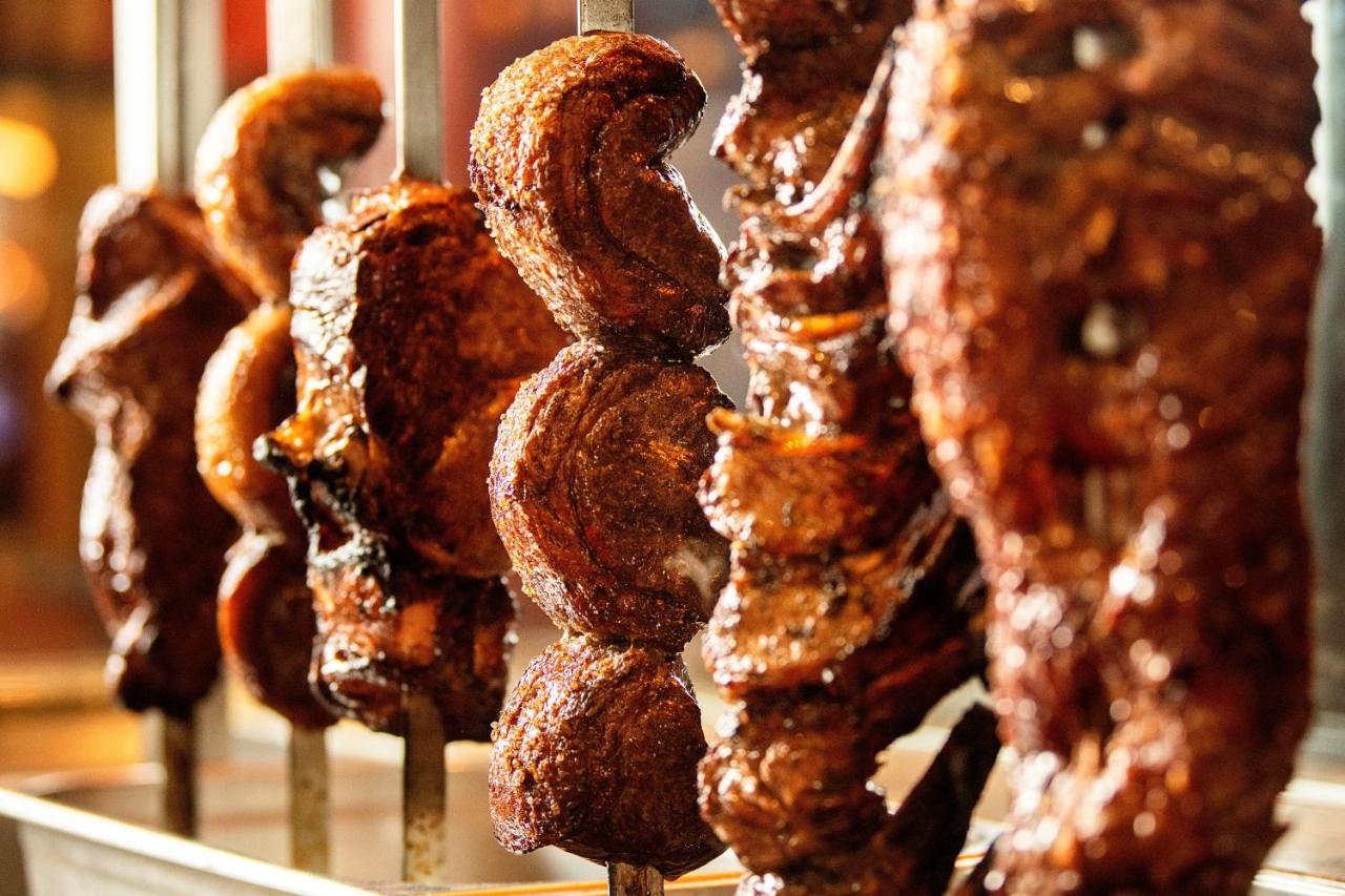 多哈皇冠假日酒店 - 商业公园 外观 照片 Brazilian churrasco