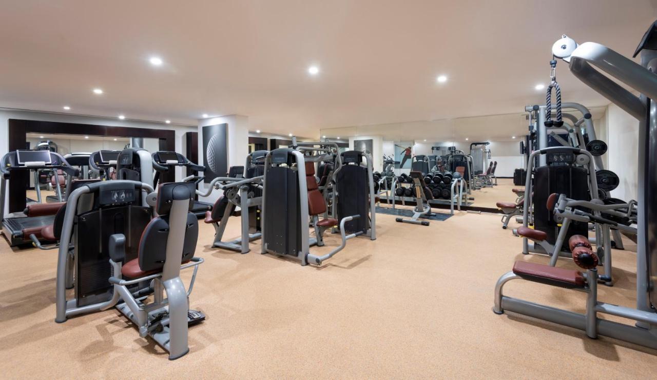 多哈皇冠假日酒店 - 商业公园 外观 照片 The gym at the hotel