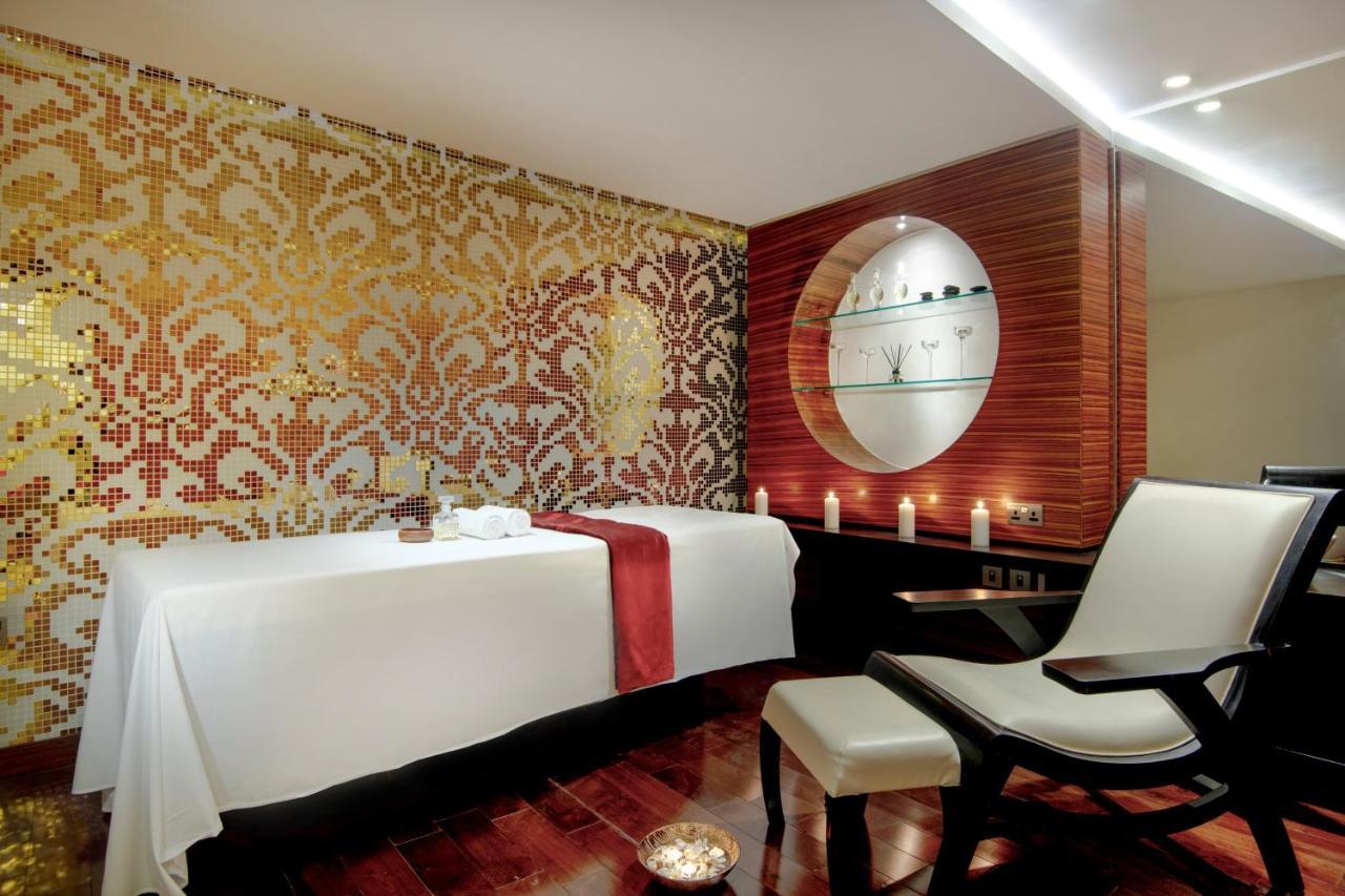 多哈皇冠假日酒店 - 商业公园 外观 照片 A spa treatment room