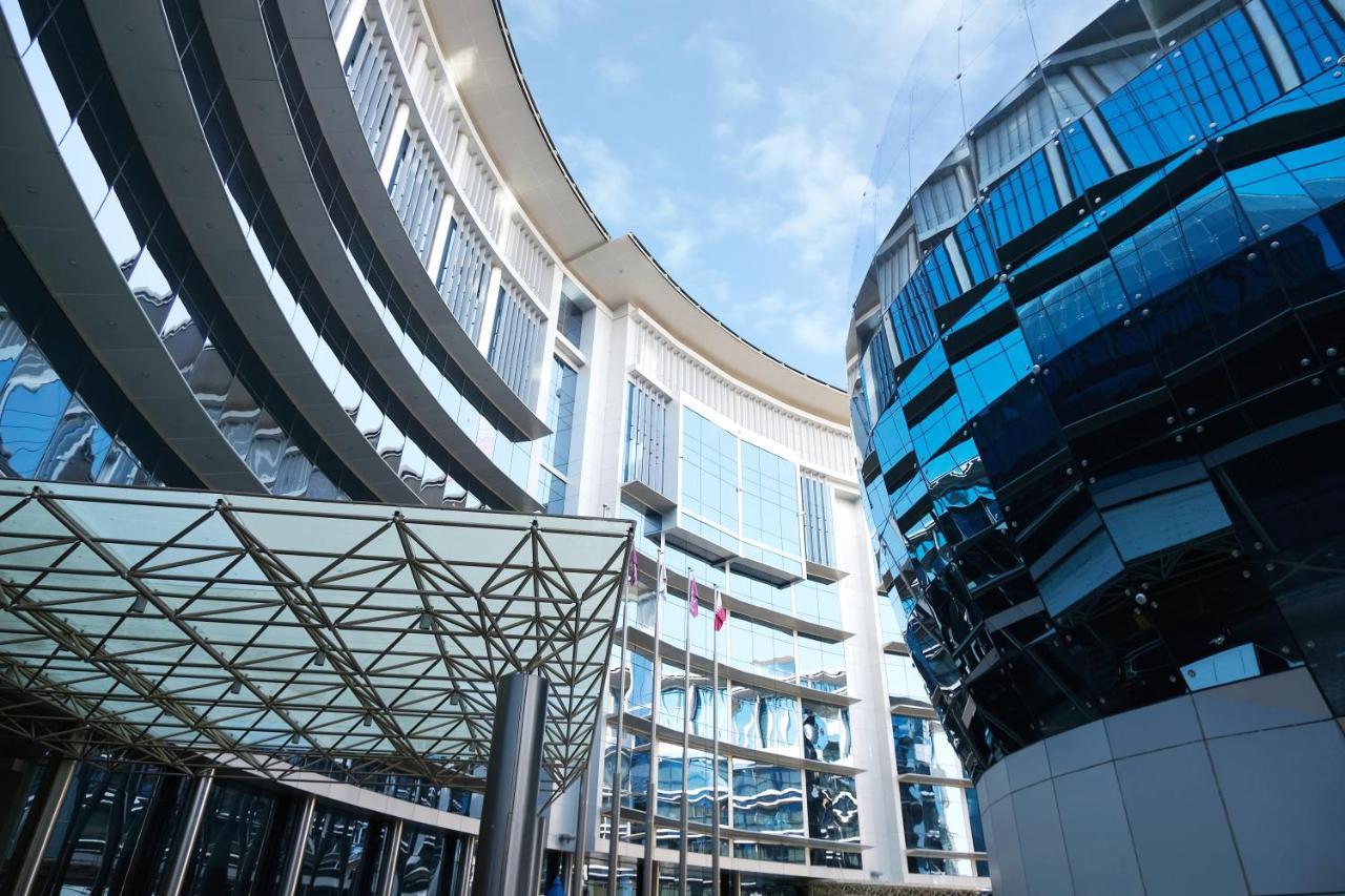 多哈皇冠假日酒店 - 商业公园 外观 照片 The new building of the University of Economics and Business Vienna