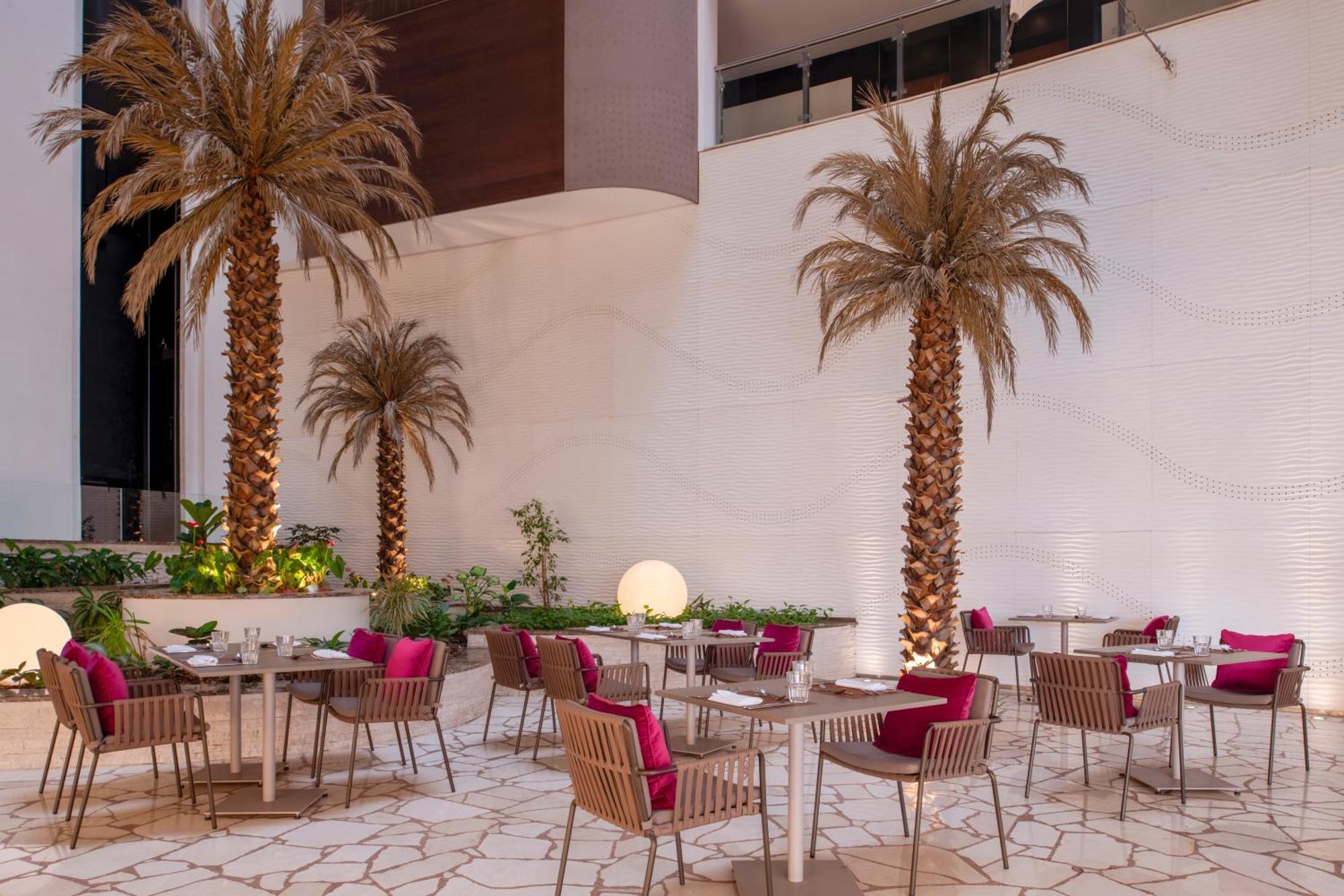 多哈皇冠假日酒店 - 商业公园 外观 照片 The Palm Beach