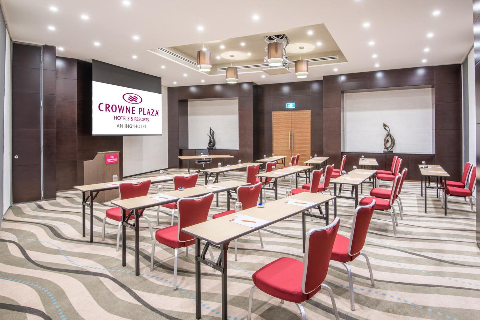 多哈皇冠假日酒店 - 商业公园 外观 照片